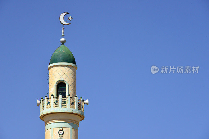 阿斯马拉大清真寺尖塔和晴朗的蓝天，Al Kulafah Al Rashidan，阿斯马拉，厄立特里亚